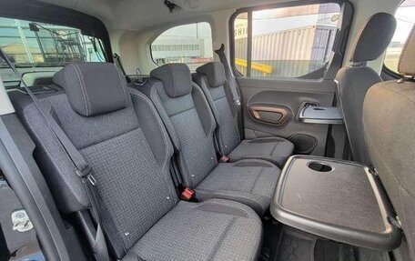 Peugeot Rifter I, 2023 год, 1 690 000 рублей, 17 фотография