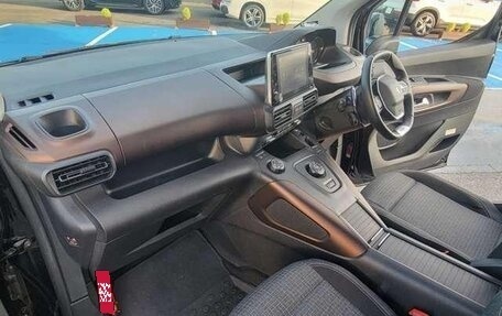 Peugeot Rifter I, 2023 год, 1 690 000 рублей, 9 фотография