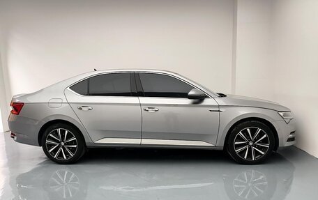 Skoda Superb III рестайлинг, 2023 год, 1 590 000 рублей, 6 фотография