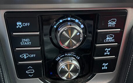 Toyota Land Cruiser Prado 150 рестайлинг 2, 2021 год, 7 500 000 рублей, 11 фотография
