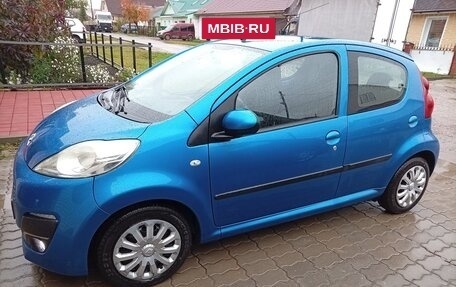 Peugeot 107 I рестайлинг, 2013 год, 520 000 рублей, 3 фотография