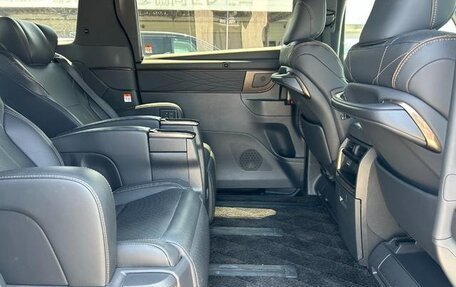 Toyota Vellfire, 2025 год, 7 300 000 рублей, 31 фотография