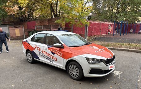Skoda Rapid II, 2021 год, 1 800 000 рублей, 2 фотография