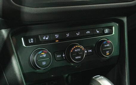 Volkswagen Tiguan II, 2018 год, 2 298 000 рублей, 13 фотография
