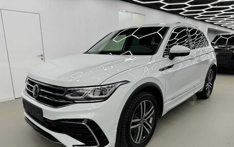 Volkswagen Tiguan II, 2021 год, 4 200 000 рублей, 3 фотография