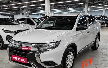 Mitsubishi Outlander III рестайлинг 3, 2019 год, 1 799 000 рублей, 1 фотография