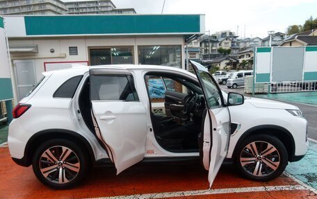 Mitsubishi RVR III рестайлинг, 2023 год, 1 615 000 рублей, 7 фотография