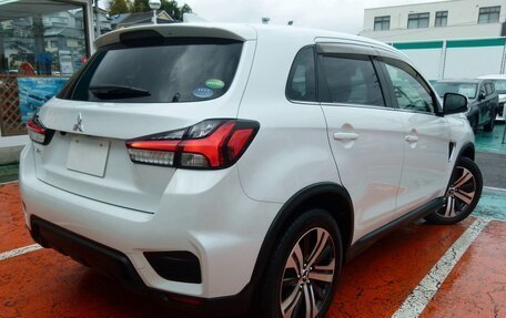 Mitsubishi RVR III рестайлинг, 2023 год, 1 615 000 рублей, 8 фотография