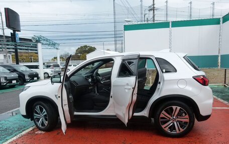 Mitsubishi RVR III рестайлинг, 2023 год, 1 615 000 рублей, 12 фотография
