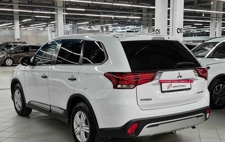 Mitsubishi Outlander III рестайлинг 3, 2019 год, 1 799 000 рублей, 4 фотография