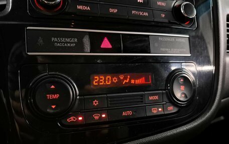Mitsubishi Outlander III рестайлинг 3, 2019 год, 1 799 000 рублей, 15 фотография