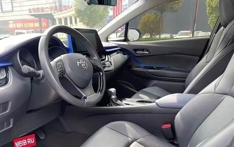 Toyota C-HR I рестайлинг, 2023 год, 1 835 000 рублей, 8 фотография