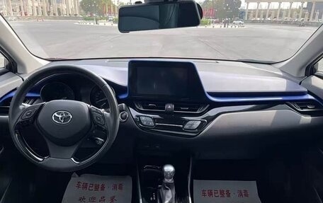 Toyota C-HR I рестайлинг, 2023 год, 1 835 000 рублей, 7 фотография
