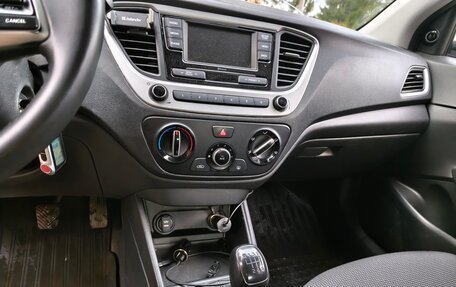 Hyundai Solaris II рестайлинг, 2018 год, 865 000 рублей, 13 фотография