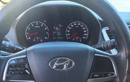 Hyundai Solaris II рестайлинг, 2018 год, 950 000 рублей, 8 фотография