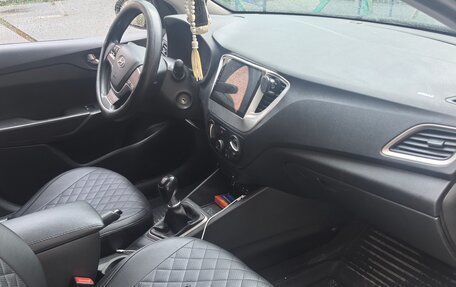 Hyundai Solaris II рестайлинг, 2018 год, 950 000 рублей, 10 фотография