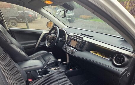 Toyota RAV4, 2014 год, 1 700 000 рублей, 7 фотография