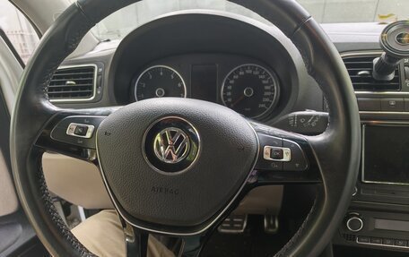 Volkswagen Polo VI (EU Market), 2011 год, 750 000 рублей, 3 фотография