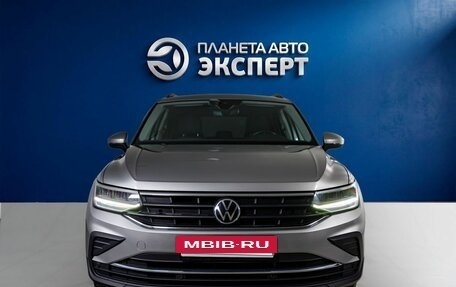 Volkswagen Tiguan II, 2021 год, 2 500 000 рублей, 2 фотография
