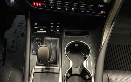 Lexus RX IV рестайлинг, 2021 год, 5 900 000 рублей, 20 фотография