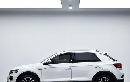 Volkswagen T-Roc I, 2023 год, 1 260 000 рублей, 5 фотография