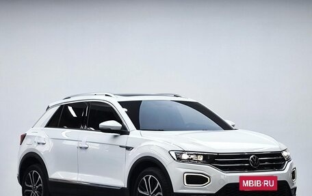 Volkswagen T-Roc I, 2023 год, 1 260 000 рублей, 3 фотография