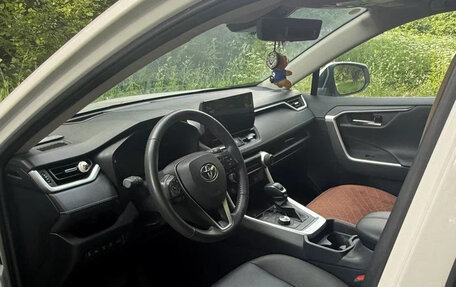 Toyota RAV4, 2023 год, 4 600 000 рублей, 5 фотография