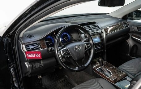 Toyota Camry, 2017 год, 2 129 000 рублей, 10 фотография