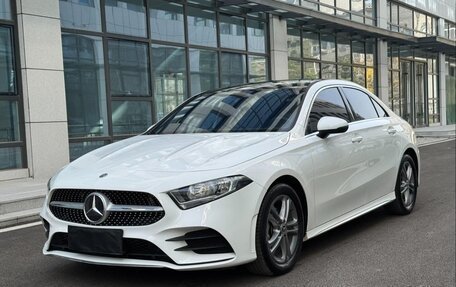 Mercedes-Benz A-Класс, 2022 год, 2 100 000 рублей, 2 фотография