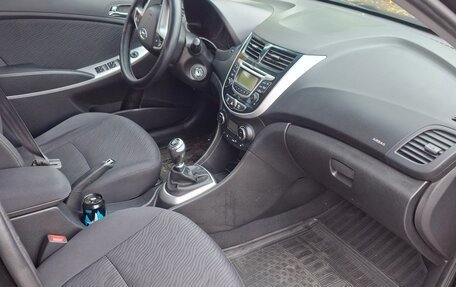 Hyundai Solaris II рестайлинг, 2014 год, 600 000 рублей, 10 фотография
