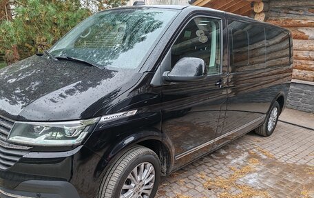 Volkswagen Multivan T6 рестайлинг, 2022 год, 8 000 000 рублей, 2 фотография
