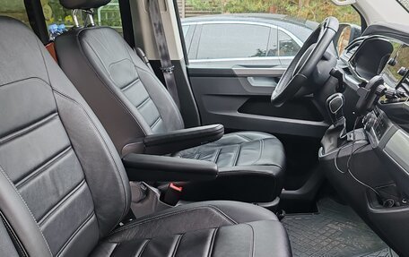Volkswagen Multivan T6 рестайлинг, 2022 год, 8 000 000 рублей, 12 фотография