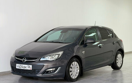 Opel Astra J, 2013 год, 700 000 рублей, 1 фотография