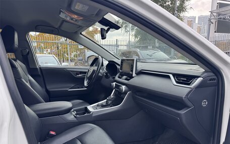 Toyota RAV4, 2019 год, 2 899 000 рублей, 2 фотография