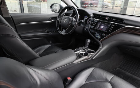 Toyota Camry, 2018 год, 1 598 000 рублей, 10 фотография