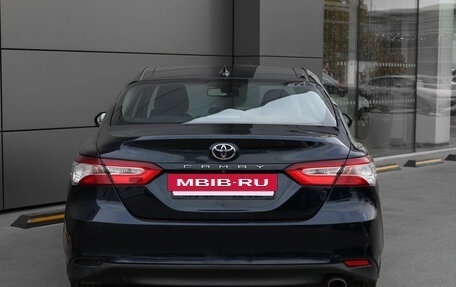 Toyota Camry, 2018 год, 1 598 000 рублей, 6 фотография
