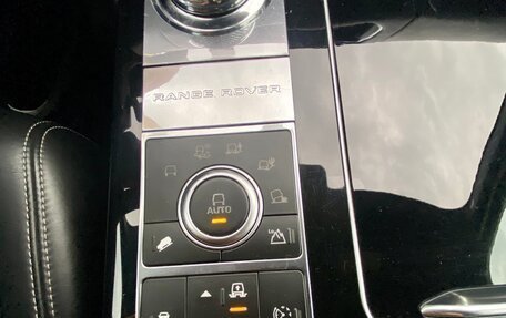 Land Rover Range Rover IV рестайлинг, 2015 год, 3 750 000 рублей, 36 фотография