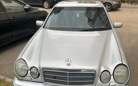 Mercedes-Benz E-Класс, 1998 год, 320 000 рублей, 3 фотография
