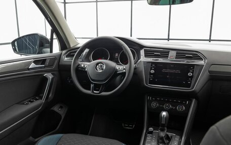 Volkswagen Tiguan II, 2019 год, 2 329 000 рублей, 10 фотография
