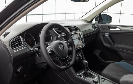 Volkswagen Tiguan II, 2019 год, 2 329 000 рублей, 11 фотография