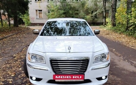 Chrysler 300C II, 2012 год, 1 800 000 рублей, 3 фотография