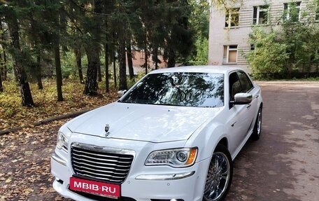 Chrysler 300C II, 2012 год, 1 800 000 рублей, 2 фотография