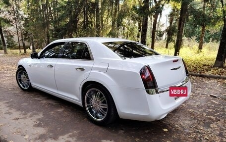 Chrysler 300C II, 2012 год, 1 800 000 рублей, 10 фотография