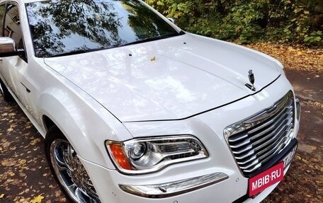 Chrysler 300C II, 2012 год, 1 800 000 рублей, 15 фотография