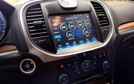 Chrysler 300C II, 2012 год, 1 800 000 рублей, 31 фотография