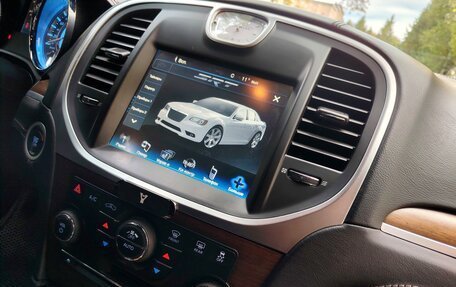Chrysler 300C II, 2012 год, 1 800 000 рублей, 23 фотография