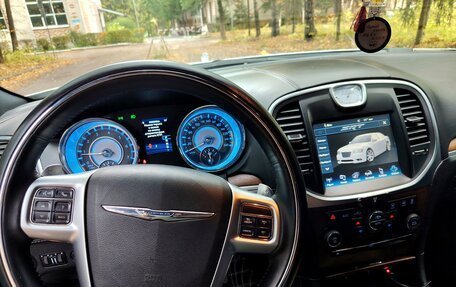 Chrysler 300C II, 2012 год, 1 800 000 рублей, 33 фотография