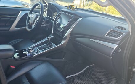 Mitsubishi Pajero Sport III рестайлинг, 2016 год, 2 700 000 рублей, 8 фотография