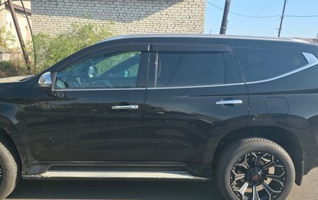 Mitsubishi Pajero Sport III рестайлинг, 2016 год, 2 700 000 рублей, 6 фотография