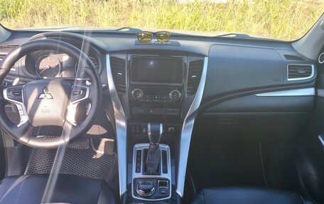 Mitsubishi Pajero Sport III рестайлинг, 2016 год, 2 700 000 рублей, 7 фотография